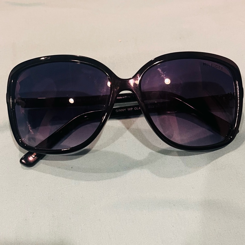 Tommy Hilfiger Black Oversized Sunglasses